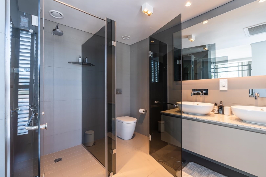 To Let 3 Bedroom Property for Rent in Sea Point Western Cape